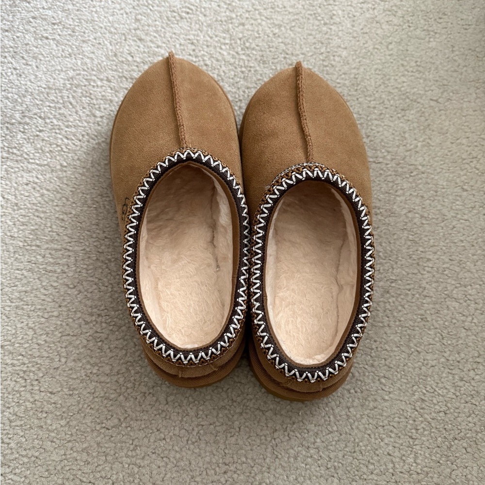 UGG Chestnut/Brown Suede Sheepskin Slip-Ons with Braided Trim - Picture 3 of 4